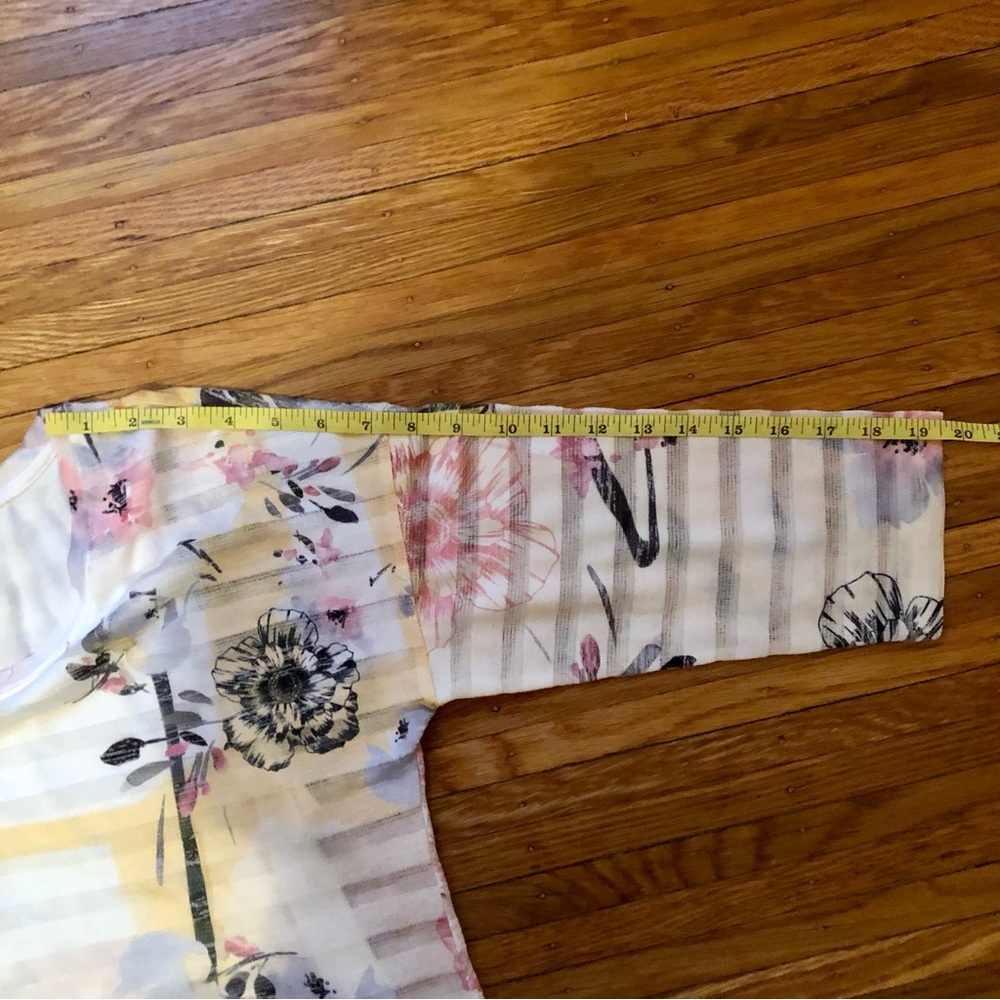Christopher & Banks Abstract Floral Blouse 3/4 Length Sleeves built in tank top - Picture 5 of 10